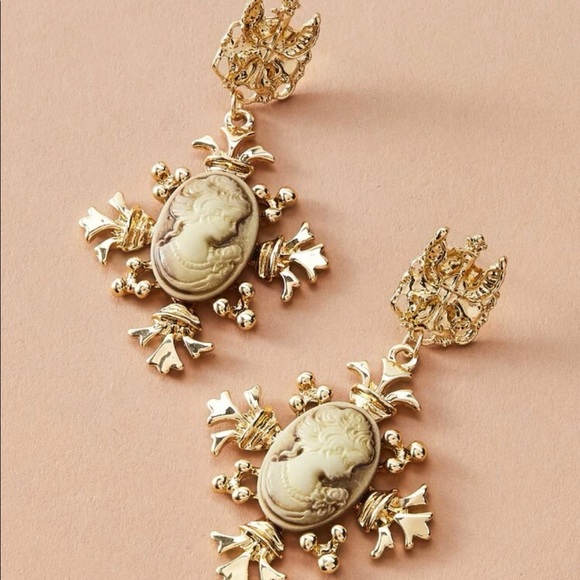 SOLD ❣️Vintage Fashion Jewelry Chandelier Earrings - Picture 5 of 5